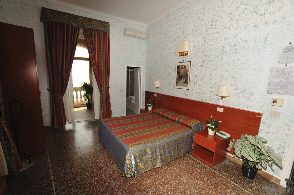 Hotel Miramare Ladispoli Extérieur photo