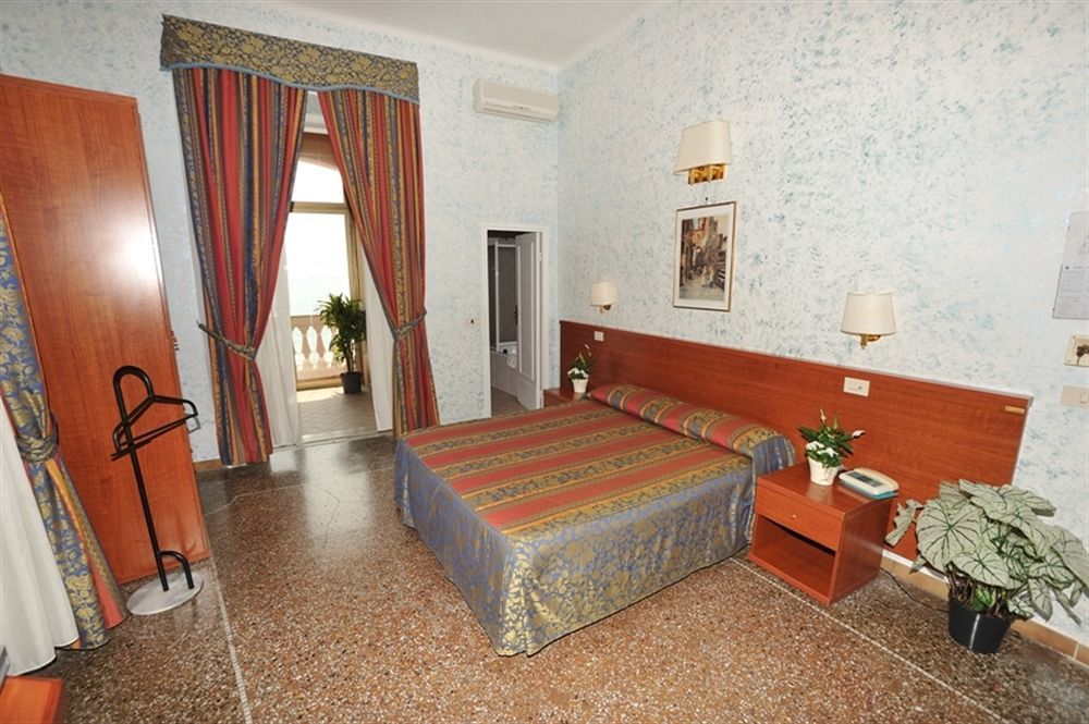 Hotel Miramare Ladispoli Extérieur photo