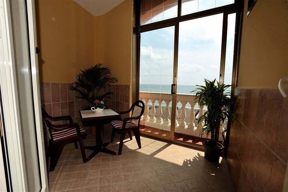 Hotel Miramare Ladispoli Extérieur photo